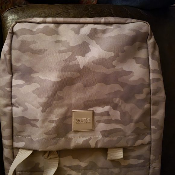 Pink backpack and pink handbag - Picture 6 of 9